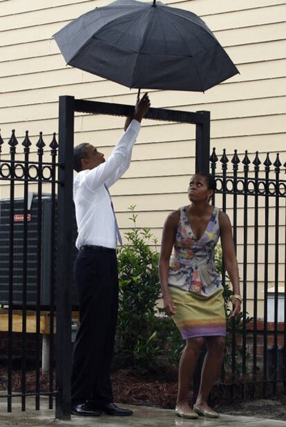 El matrimonio Obama, durante su visita a una zona de nuevas viviendas en Nueva Orleans.