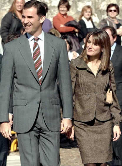 El príncipe Felipe y de doña Letizia han querido acompañar a los empresarios de Castilla y León el día de la conmemoración del 25 aniversario de la patronal, CECALE, celebrado en Valladolid. Durante el acto, han entregado a José María Cuevas el premio CECALE de Honor, como ex presidente de la CEOE.