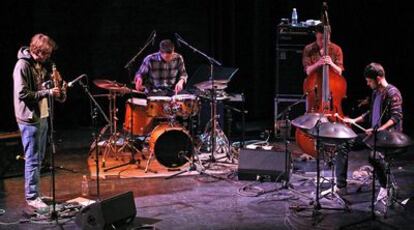 Recital del grupo inglés de jazz Portico Quartet y el cantor José James, anoche en el colegio mayor San Juan Evangelista.