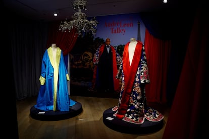 Un caftán y un kimono diseñado por Tom Ford son algunas de las prendas que componen la selección de objetos de Leon Talley.