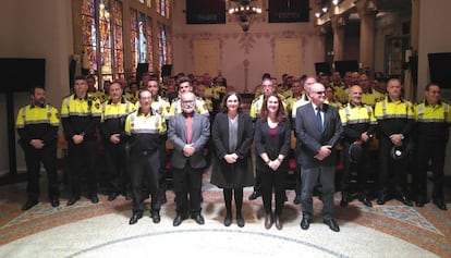 Colau durante la presentación de los nuevos agentes de barrio