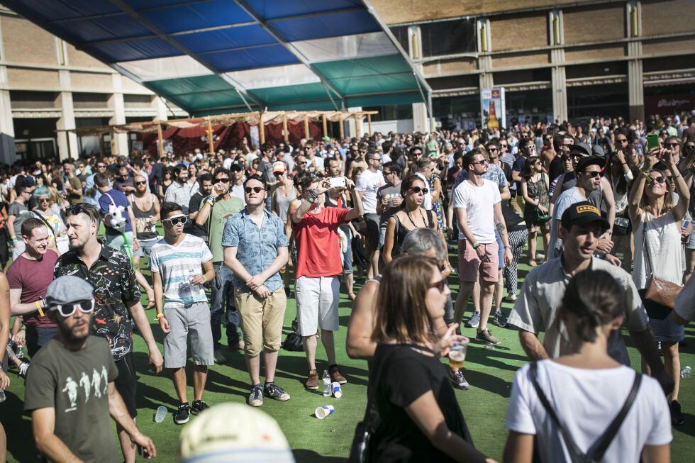 Medio centenar de artistas y colectivos cancelan su presencia en el Sónar por la relación con el fondo proisraelí KKR