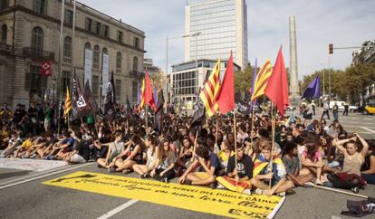 Estudiantes concentrados a favor de la consulta.