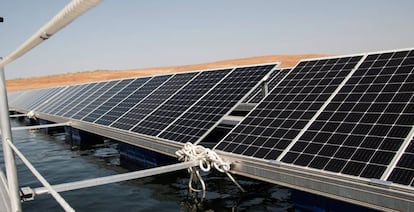 Imagen de archivo de una instalación de energía solar.