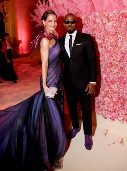 Katie Holmes y Jamie Foxx, que vistieron a juego, en la gala del Museo Metropolitano de Nueva York, este lunes.