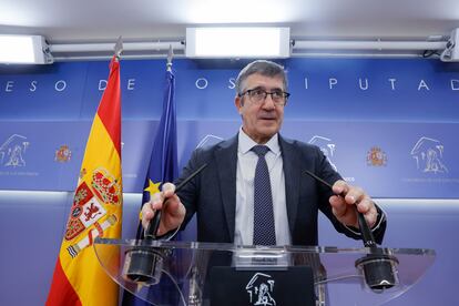  El portavoz del PSOE, Patxi López, este martes durante una rueda de prensa en el Congreso de Los Diputados.
