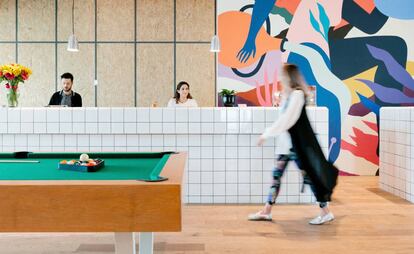 Recepción de una de las oficinas de WeWork.