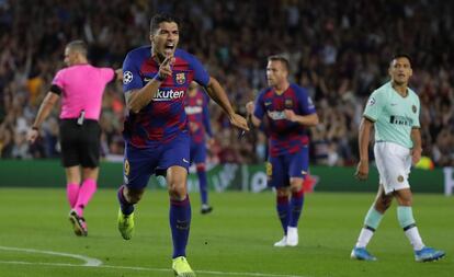 Suárez comemora o gol pelo Barcelona.