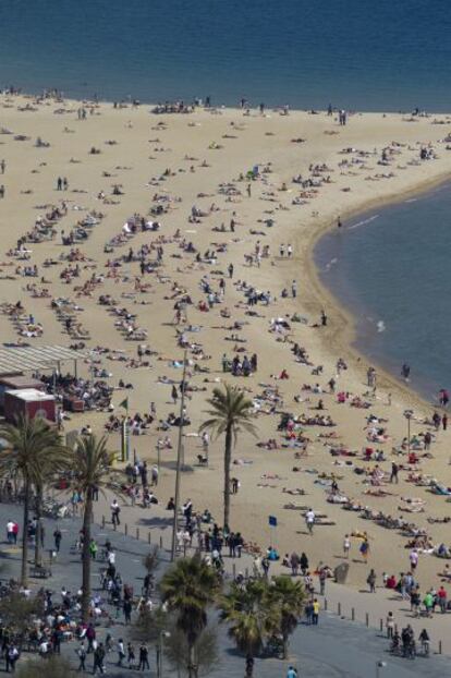 Platja de la Barceloneta durant la Setmana Santa del 2015