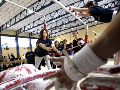 La gimnasta Nadia Comaneci, durante el entrenamiento en el polideportivo de San Blas.