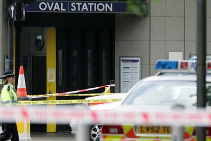 Tres peque?as explosiones se han producido hoy en tres estaciones del metro de Londres -Warren Street (centro), Shepherds Bush (sur) y Oval (oeste)-, que han sido evacuadas, segn fuentes policiales.