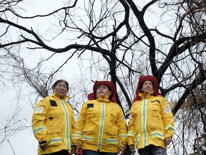 Volunteer firefighters Sofía Mamani, Arabel Zeballos and Marina Justiniano.