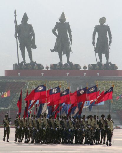 Desfile de las Fuerzas Armadas en Nay Pyi Taw.
