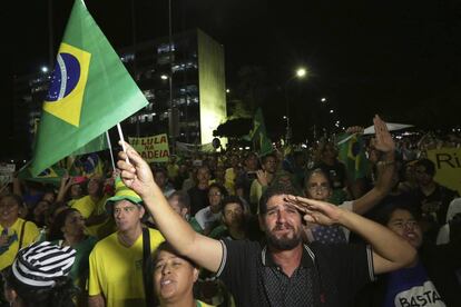 Manifestação contra Lula em frente ao Congresso, em Brasília.