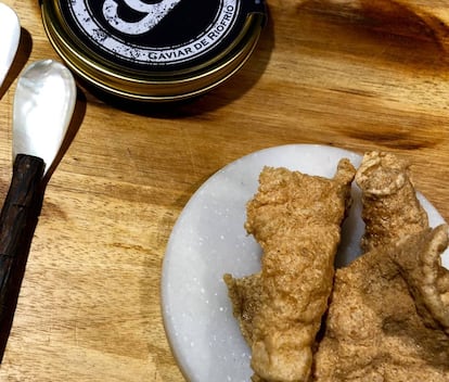 CHICHARRONES DE TERNERA Y CAVIAR, GUARNICIÓN DEL PRIMER PLATO / CAPEL