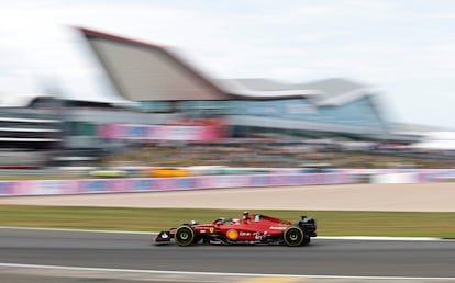 Carlos Sainz Jr.  en acción durante la carrera.