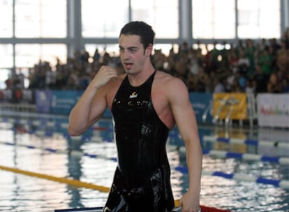 Rafael Muñoz con su bañador de la marca Jaked, en Málaga el domingo pasado.