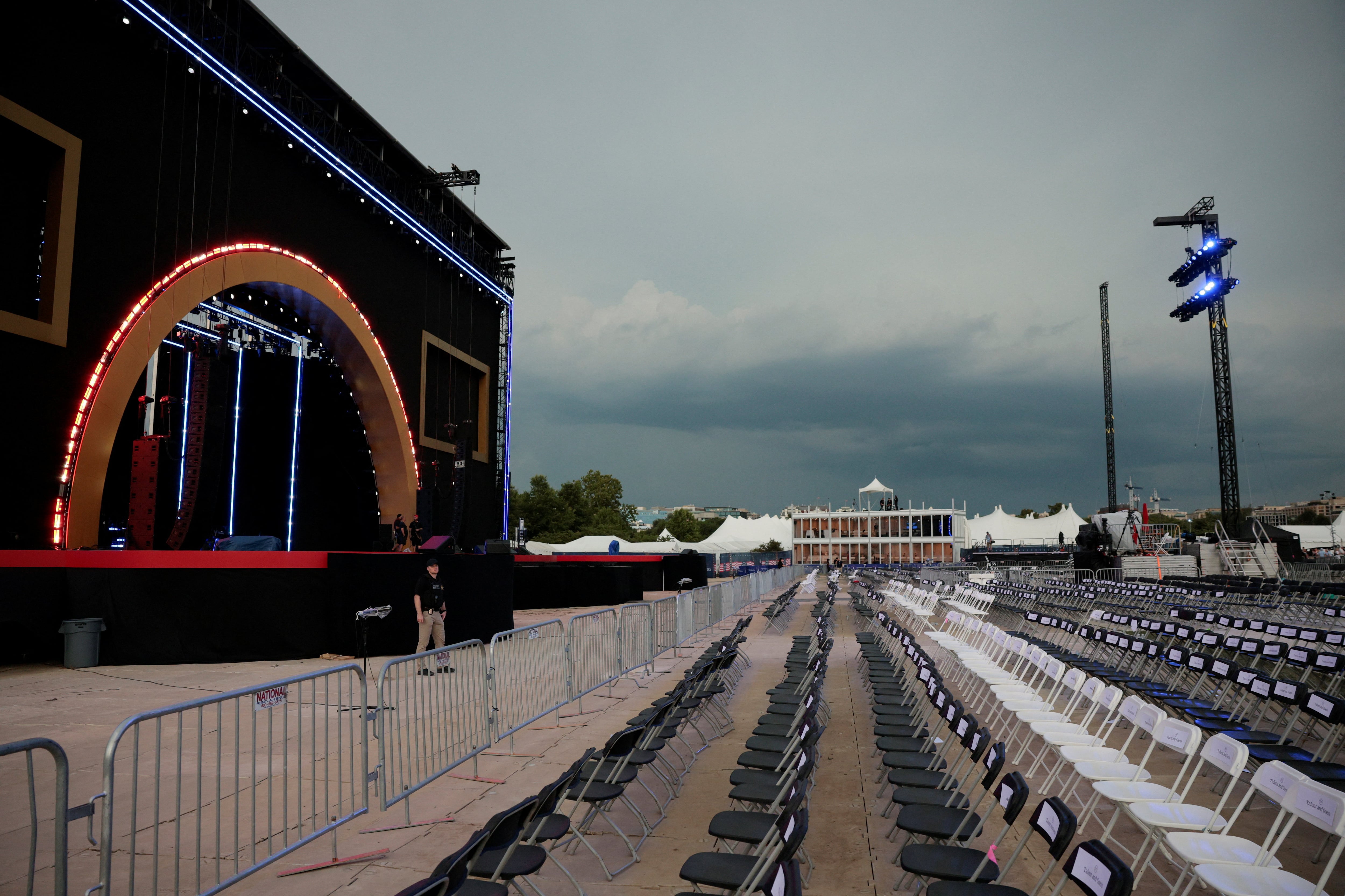Evacuado por amenaza de tormenta el Mall que espera a Trump para las celebraciones&hellip;