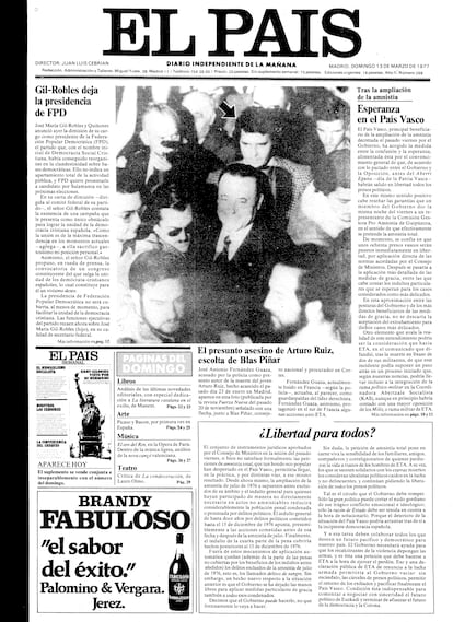 Portada de EL PAÍS del 13 de marzo de 1977, donde se ve al pistolero detrás de Blas Piñar.