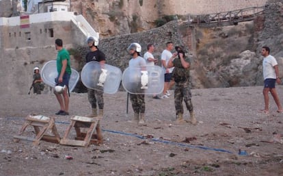 Militares españoles en la frontera con Marruecos en el Peñón de Vélez. Imagen facilitada por el Comité para la Liberación de Ceuta y Melilla.