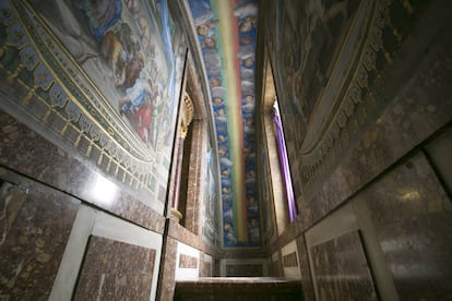 Camarín del altar de la basílica, con la decoración del arcoiris de Tibaldi.