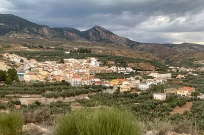 Hinojares, un pueblo en la sierra de Jaén, que ha visto mucha migración  a Suiza.