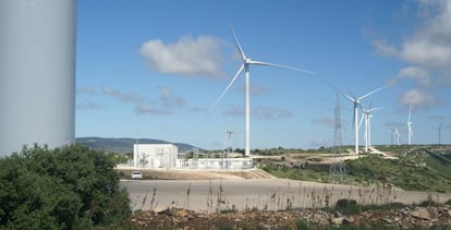 Imagen de un parque eólico terrestre desarrollado por Endesa en Aragón.