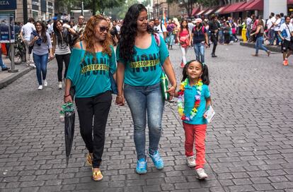 Una familia participante en la marcha