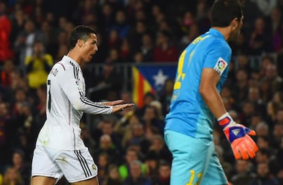 Cristiano celebra el punt de l'empat davant el lament de Bravo.