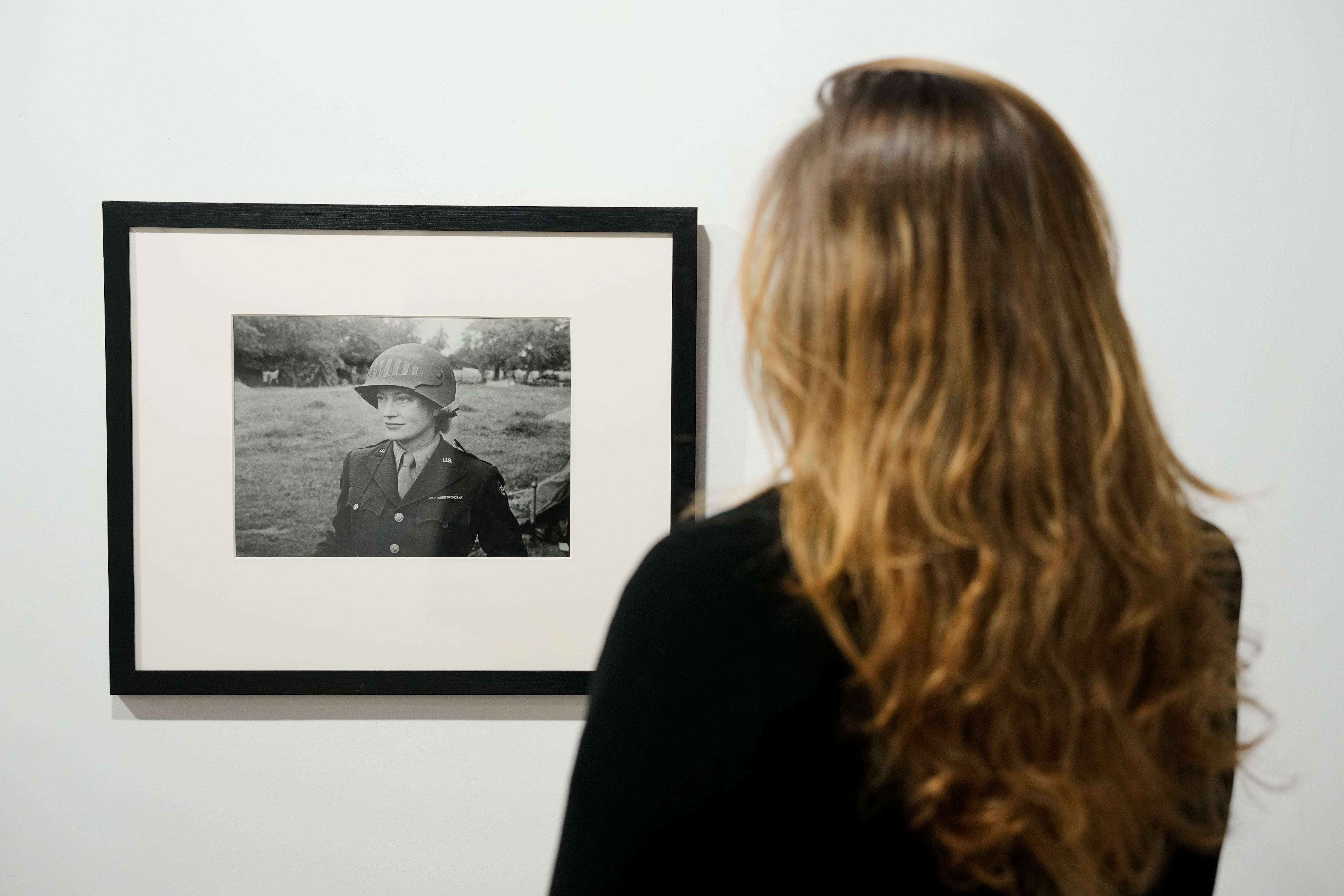 Lee Miller, la fotógrafa que se limpió el barro de Dachau de las botas en la alfombrilla del baño de Hitler