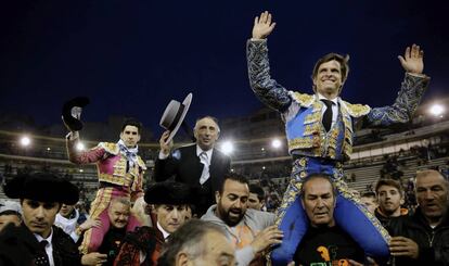 Fallas 2017. Indulto generoso de un toro de Domingo Hernández. López Simón, el mayoral y El Juli, a hombros.