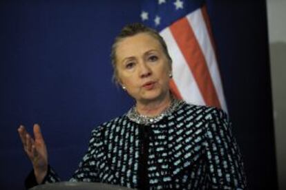 La secretaria de Estado Clinton, en Sof&iacute;a (Bulgaria) este domingo. 