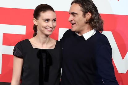 Rooney Mara y Joaquin Phoenix.