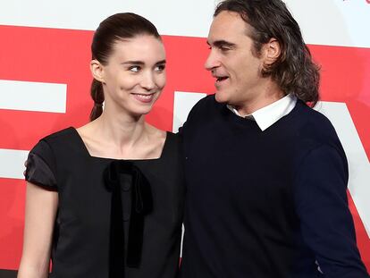 Rooney Mara y Joaquin Phoenix.