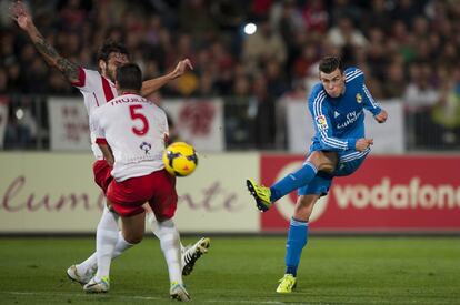 Bale dispara a puerta