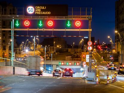 El túnel de Glòries, durante su entrada en servicio en dirección salida de Barcelona, este sábado.