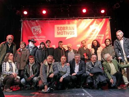 El coordinador de IU en Madrid, Gregorio Gordo, con el resto de candidatos de Izquierda Unida para las elecciones.