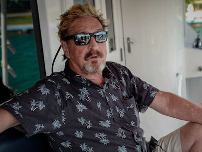 El empresario John McAfee, durante una entrevista el 4 de julio de 2019 a bordo de su yate, anclado en La Habana.