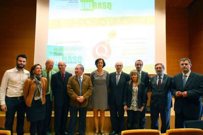Participantes en la clausura del simposio de Unibasq.
