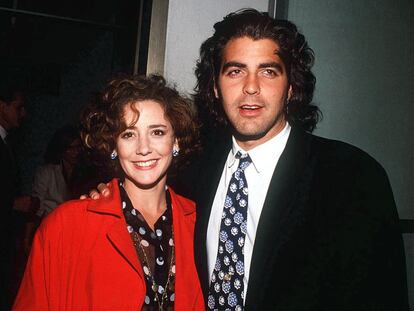 George Clooney va néixer a Kentucky, als Estats Units, el 1961. Va anar a la universitat per estudiar Periodisme però no va arribar a acabar la carrera. Abans de viure de la interpretació, es va dedicar a treballs tan heterogenis com la venda de sabates i vestits, venda d'assegurances, mosso de magatzem i paleta. Es va casar el 1989, 10 anys després de la seva primera aparició televisiva, amb la també actriu Talia Balsam.
