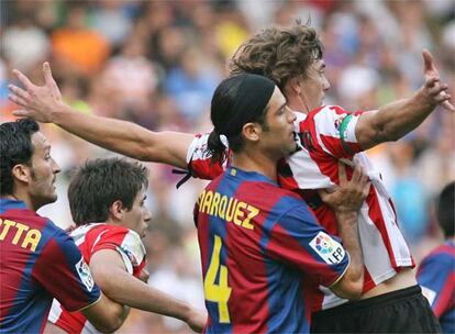 El Barça se queda con un jugador menos en el minuto 76 tras la expulsión de Márquez. El mexicano ha visto la segunda amarilla tras obstruir a Amorebieta.