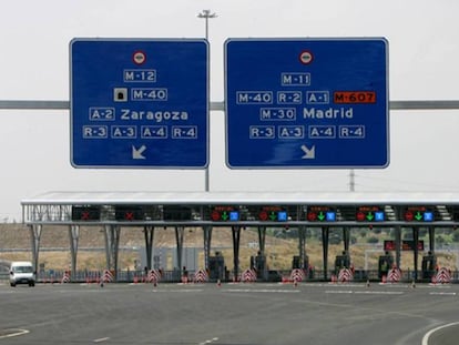 Uno de los accesos a la M-12 de Madrid.