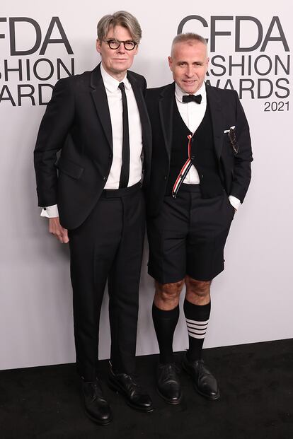 Andrew Bolton, el comisario de moda más influyente del mundo, y el diseñador Thom Browne, que también es su pareja.