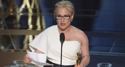 Patricia Arquette recogiendo su estatuilla como mejor actriz de reparto.