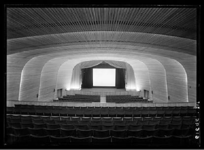 El cine Coliseo, situado en el corazn de la ciudad, vio estrenos como el de 'Ben-Hur'. Abri sus puertas en 1950 y proyect su ltima pelcula en 1999.