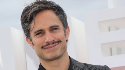 El actor mexicano Gael García Bernal durante un pase de presna de la serie 'Aquí en la tierra' en Cannes.