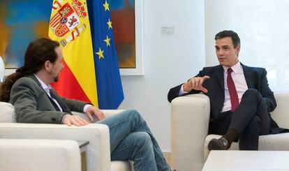 El presidente del Gobierno en funciones, Pedro Sánchez, se reúne con el líder de Podemos Pablo Iglesias, esta tarde en el Palacio de la Moncloa, dentro de su ronda de contactos con los principales líderes políticos de cara a la investidura