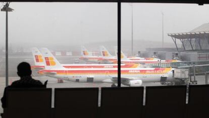 Aviones de Iberia en la terminal 4 de Barajas.
