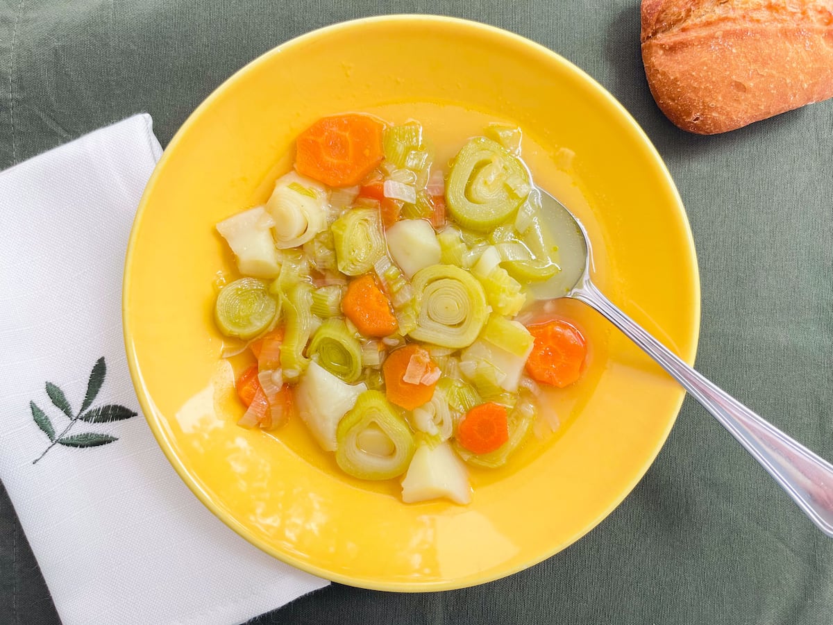 Porrusalda, la receta vasca de sopa fácil, económica y sabrosa