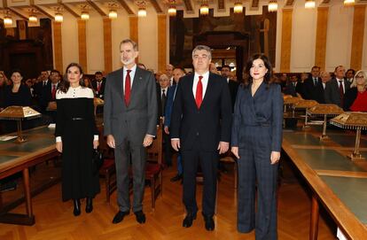 Felipe VI y la reina Letizia hicieron una visita oficial de dos días a Croacia, la primera de un monarca español al país balcánico. Coincide el viaje con la conmemoración del 30 aniversario de las relaciones diplomáticas entre ambos Estados. Los Reyes inauguraron el Foro Croacia-España IFMIF-Dones y se reunieron con la colectividad española residente en el país, entre otros actos.